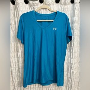 Under Armour V-neck. Loose fit. Size XL. Bright Blue